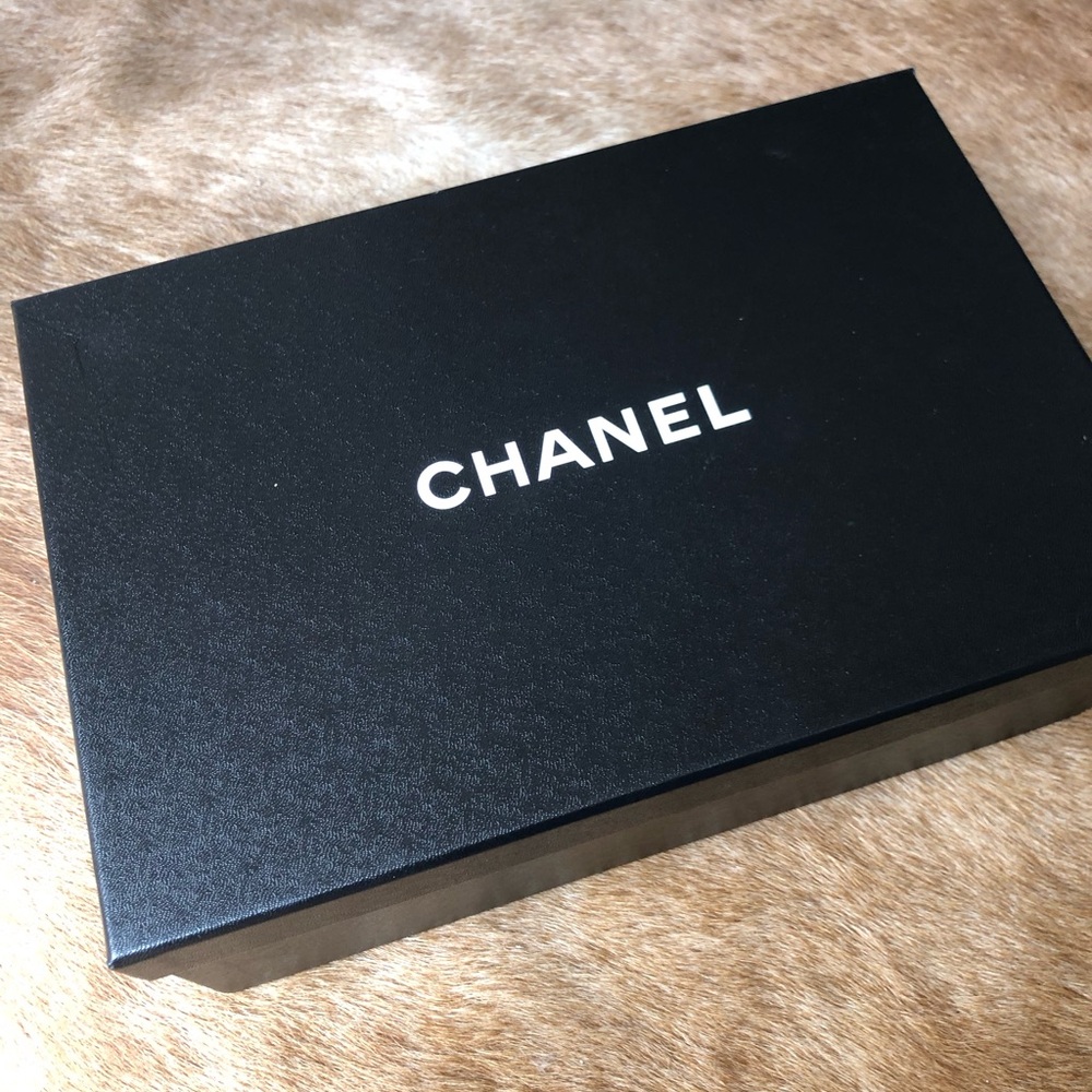 Chanel White and Black Point-Toe Mary Jane Flats G45763 size 39 NIB $1200 - Picture 8 of 10